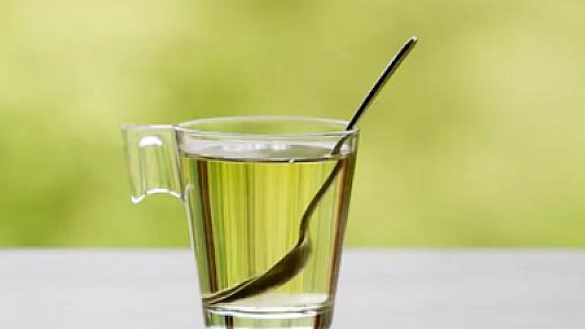 Yaşıl çay və vitamin əlavəsi Alzheimer xəstəliyindən