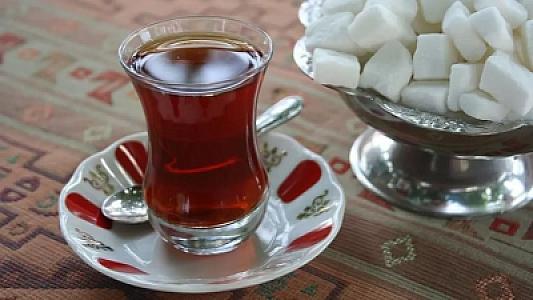 Çay və ya qəhvəni belə içmək