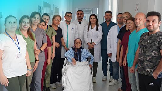 Bakıda 95 yaşlı nənə riskli əməliyyatdan sağ çıxdı -