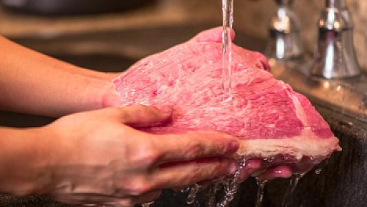 Ətin yuyulmasının təhlükələri barədə