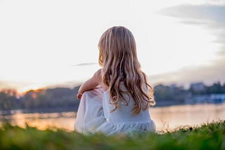 Azərbaycanda ana yeniyetmə qızını 500 manata sataraq təcavüzə göz yumub