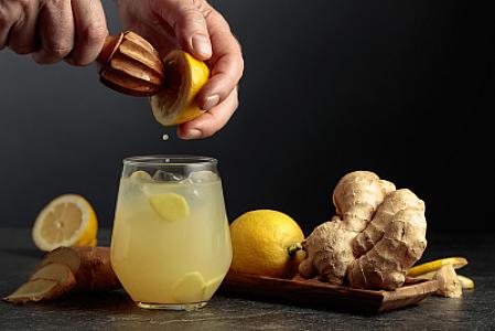 Limonlu su və digər zərərli vərdişlər dişlərinizi səssizcə 