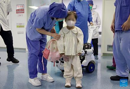 Çində beş yaşlı uşağa ilk dəfə