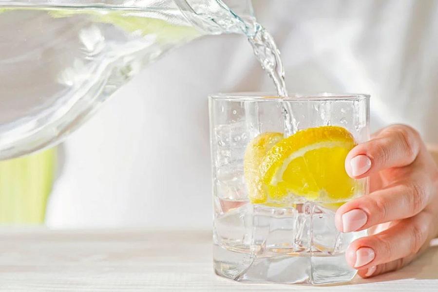 Gündəlik limonlu suyun