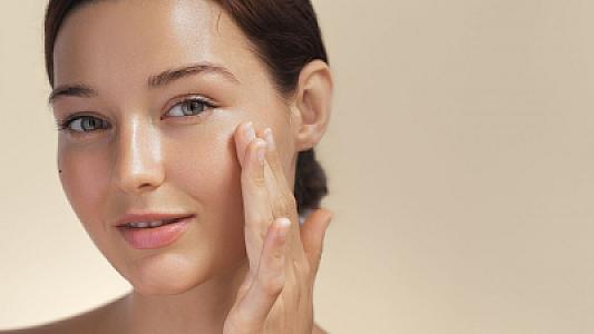 Dəridə yaşayan bakteriyalar gözəlliyimizi 