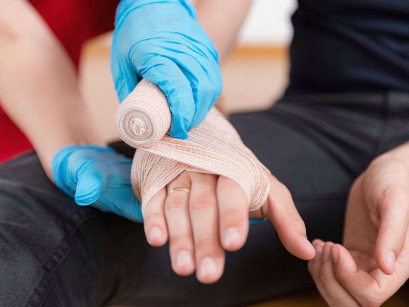 Yod, brilliant yaşılı və ya antibiotik? Ev şəraitində sıyrıqları 