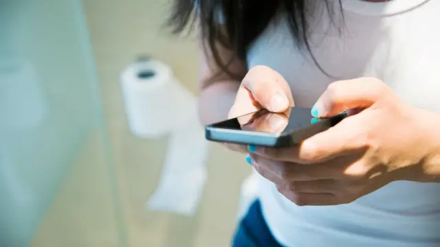 Tualetdə telefon istifadəsi babasil 