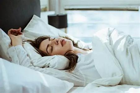 Bir gecə az yatmaq belə beynə ciddi zərər verə bilər –