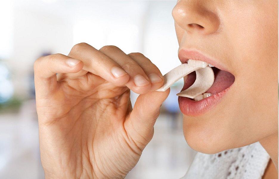 Saqqız çeynəmək orqanizmə mikroplastik daxil edir – 