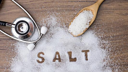 Fərqinə varmadan “çox duz” 