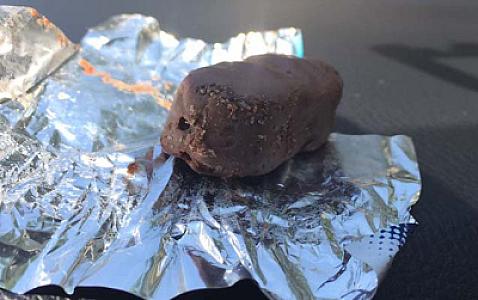 Marketdən alınan şokoladdan qurd çıxıb - Ekspertdən AÇIQLAMA +