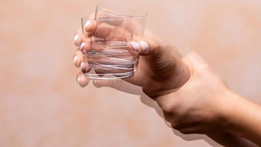 Əllər titrəyir: titrəməyə nə 