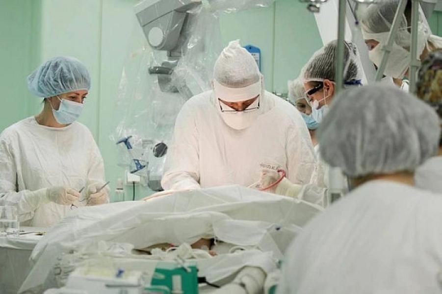 Rusiyada məktəblinin başından 12 santimetrlik şiş çıxarıldı -
