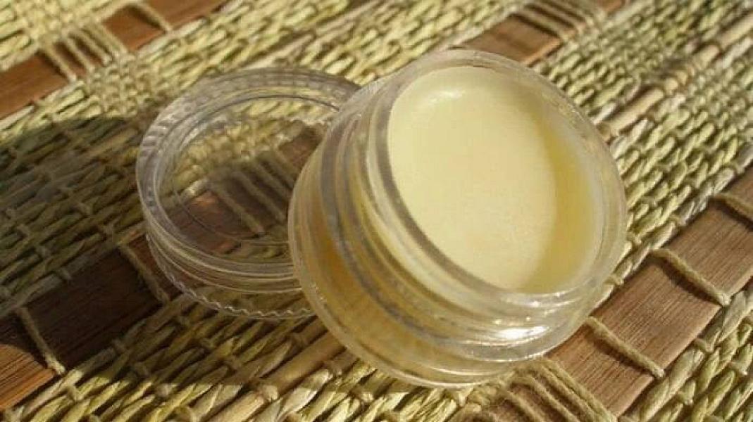 Çatlamış dabanlar və soyulmuş dodaqlar üçün -