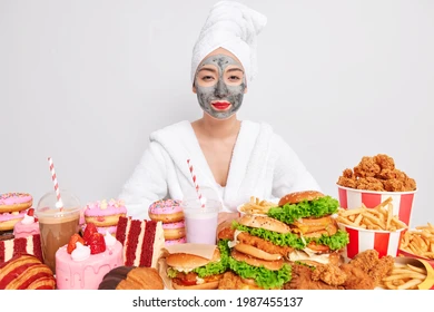 Fast food və hazır qidalar dəriyə zərər vurur –