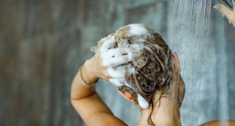 Şampuna yarım çay qaşığı əlavə edin -