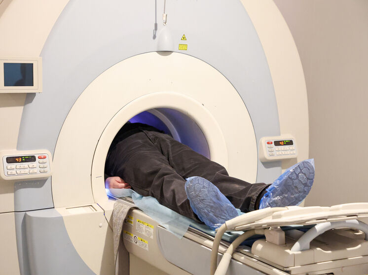 Xəstə MRT aparatında