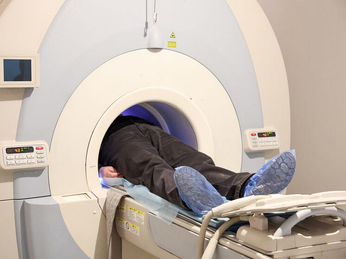 Xəstə MRT aparatında