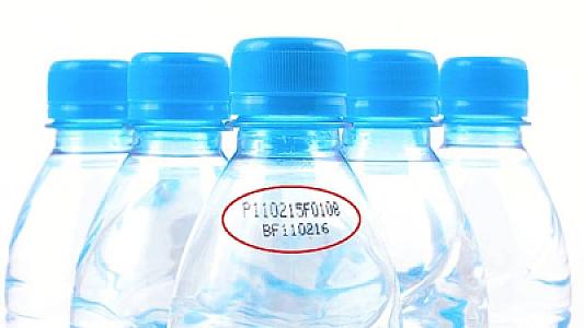 Mütəxəssislər butulkada suyun təhlükələrinə qarşı xəbərdarlıq edirlər -