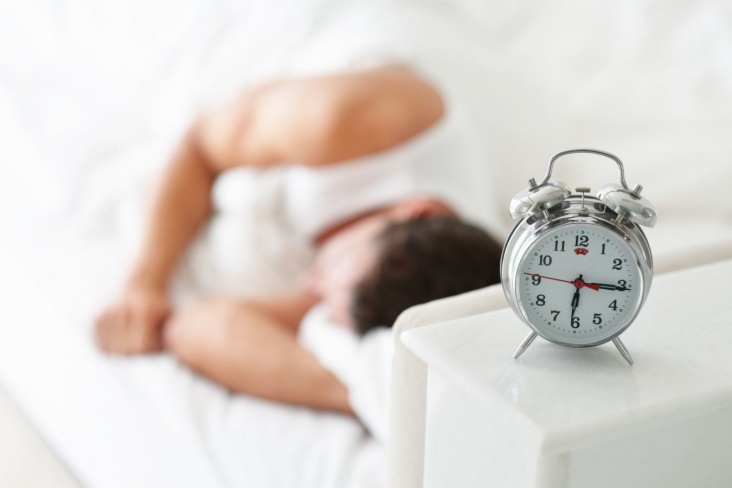 Somnoloq qaranlıq mövsümdə səhərlər necə