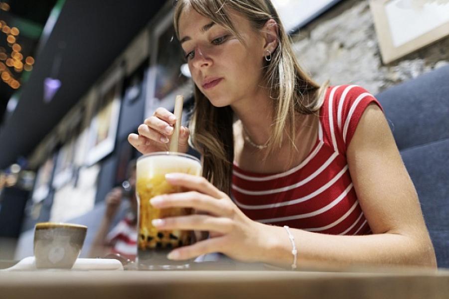 Diyetoloq məşhur içkinin zərərləri barədə