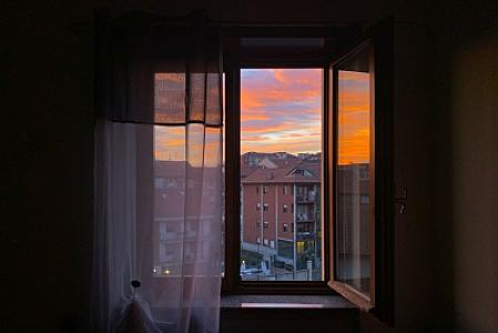 Payızda açıq pəncərə ilə yatmaq təhlükəlidirmi? -