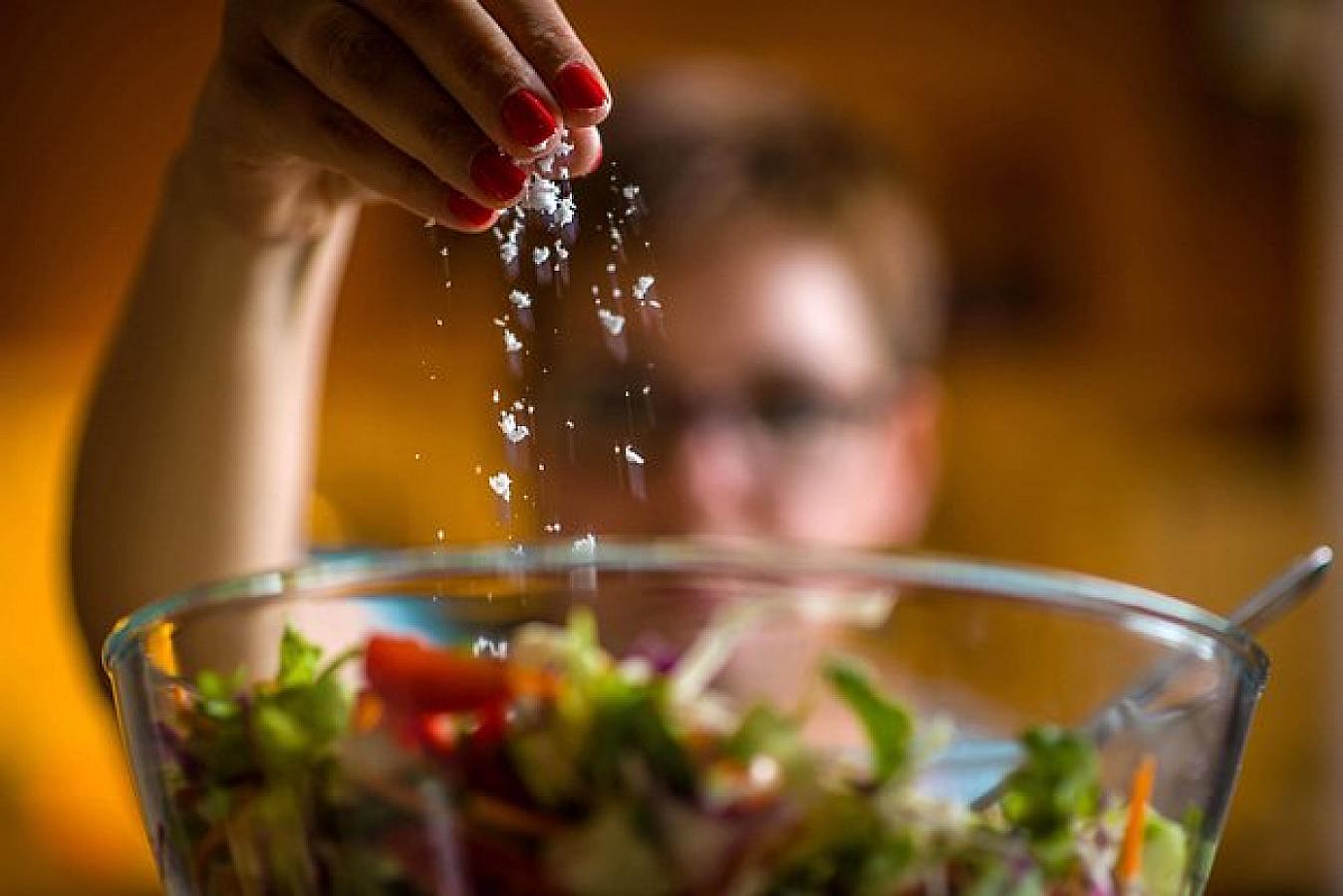 Həkim duzlu qidalara həvəs yaradan