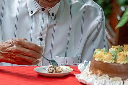 Təklikdə yeməyin sağlamlığa