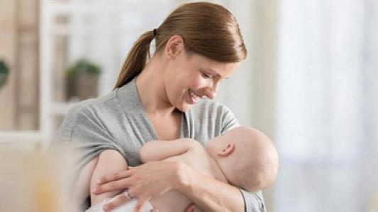 Ana südü körpənin