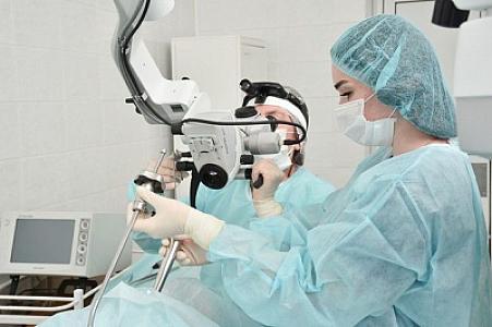 Əməliyyatda xəstənin qarın boşluğunda tənzif unudan ginekoloqa cinayət işi açıldı