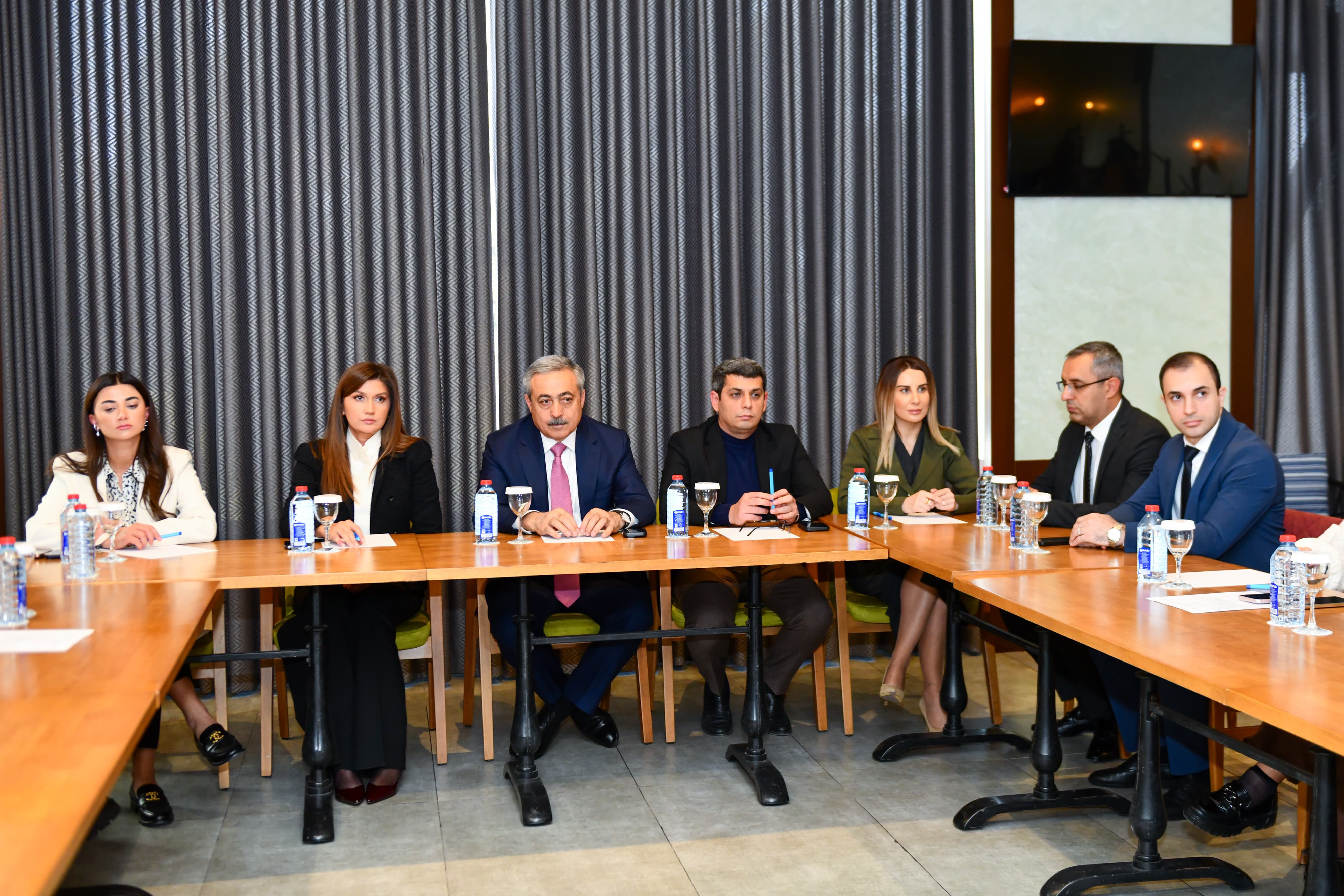 “İcbari tibbi sığorta sisteminin işləmə prinsipləri və tibbi xidmətlərin təşkili” mövzusunda