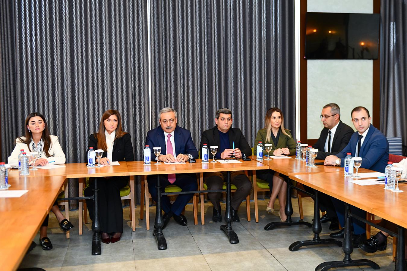 “İcbari tibbi sığorta sisteminin işləmə prinsipləri və tibbi xidmətlərin təşkili” mövzusunda