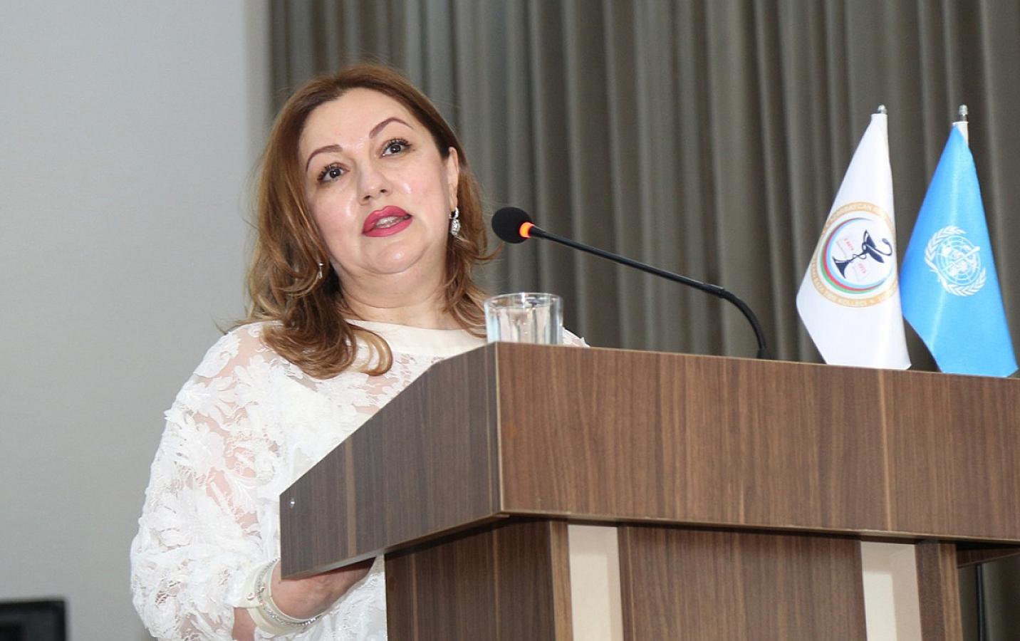 Bu həkimlər işləyə bilmək üçün