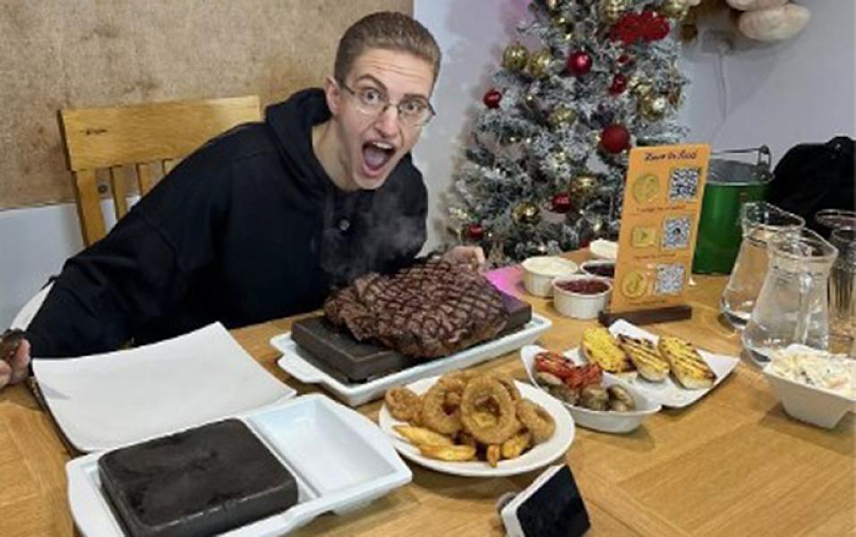 36 dəqiqəyə iki kilo ət yedi,