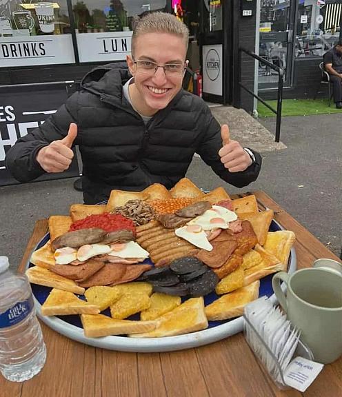 36 dəqiqəyə iki kilo ət yedi, - 2