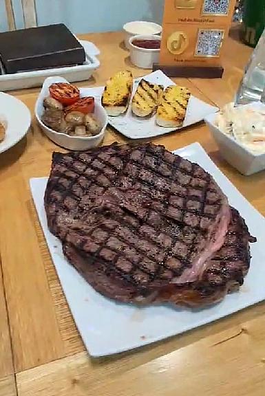 36 dəqiqəyə iki kilo ət yedi, - 4