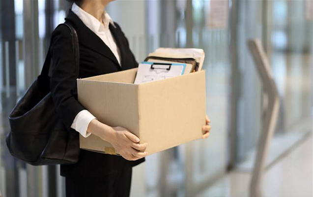 Qadın işə çox tez gəldiyinə görə işdən çıxarıldı: