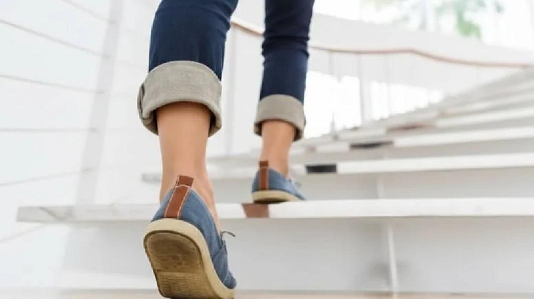 Pilləkəni bu cür qalxmağın təəccüblü təsiri: