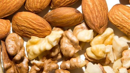 Üç badam, bir qoz: