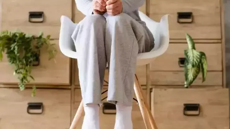 Ayaqlarınızı niyə şüursuzca silkələyirsiniz?