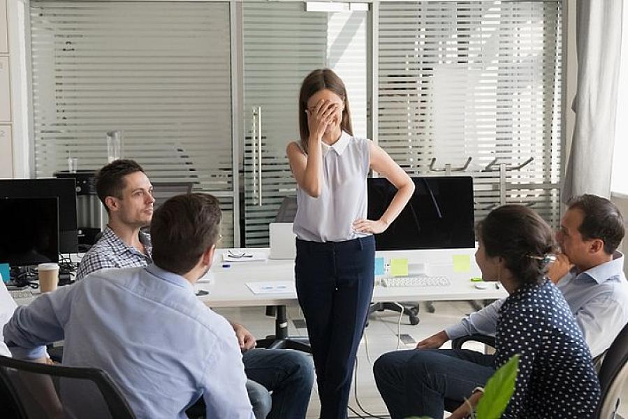 İctimaiyyət qarşısında üzün qızarmasının səbəbi və