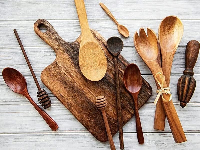 Taxta qaşıqlarla yemək bişirmək təhlükəlidirmi?