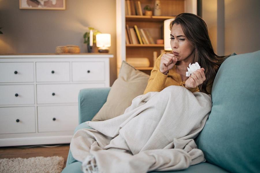 Öskürək zamanı mədənizi