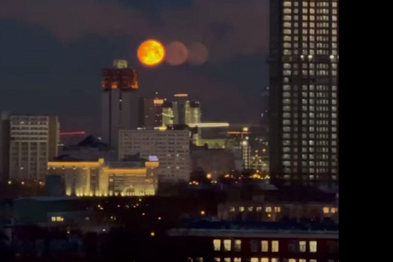 Səmada 3 ay göründü: