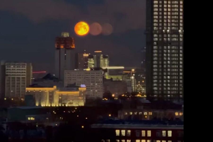 Səmada 3 ay göründü: