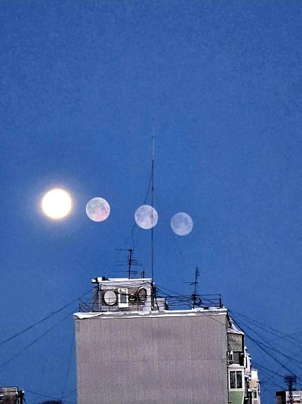 Səmada 3 ay göründü: - 1