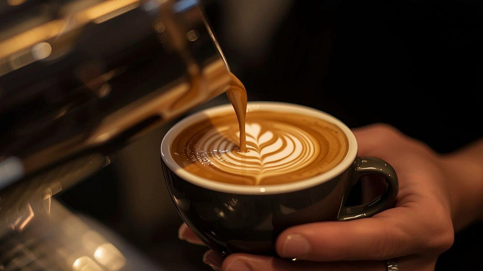 Araşdırma: qəhvə və çay içmək beyni