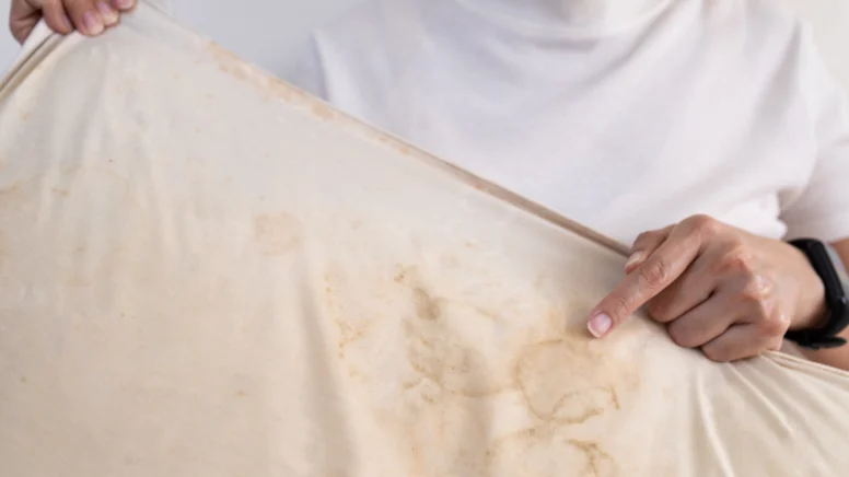 Səhər yuxudan duranda yastığın üzərində gördüyünüz o iz -