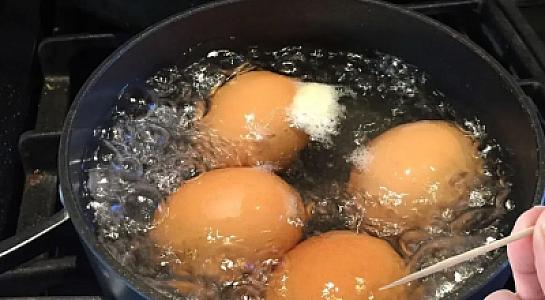 Qaynadılmış yumurtalarda gizli təhlükə: