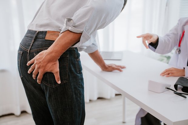 Həkim hemoroidin xalq müalicəsi ilə müalicəsinin təhlükəli nəticələri barədə